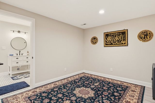 351 Glasgow Drive, Highland Heights, OH 44143