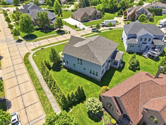 351 Glasgow Drive, Highland Heights, OH 44143