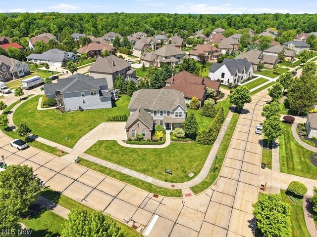 351 Glasgow Drive, Highland Heights, OH 44143
