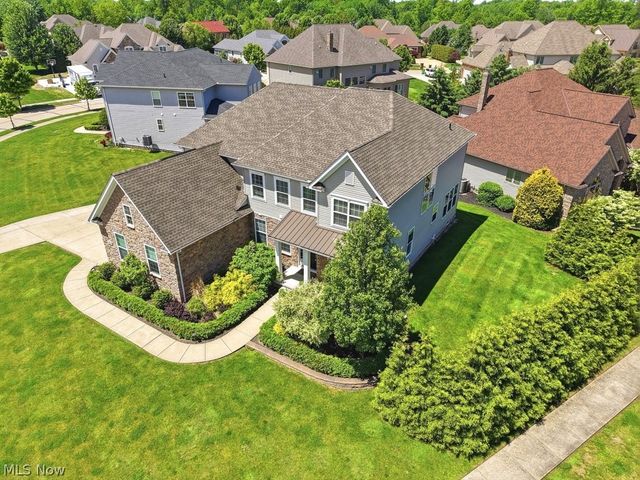 351 Glasgow Drive, Highland Heights, OH 44143