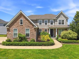 351 Glasgow Drive, Highland Heights, OH 44143