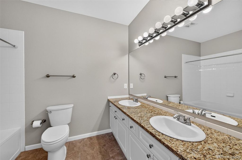 Image 20 of property listing at 7435 S Alkire Street 203, Littleton, CO 80127