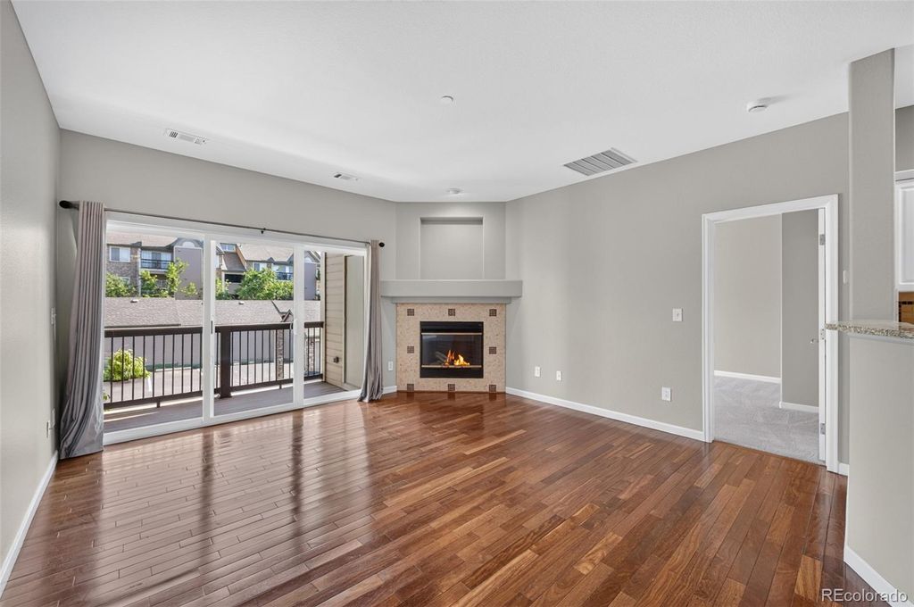 Image 4 of property listing at 7435 S Alkire Street 203, Littleton, CO 80127