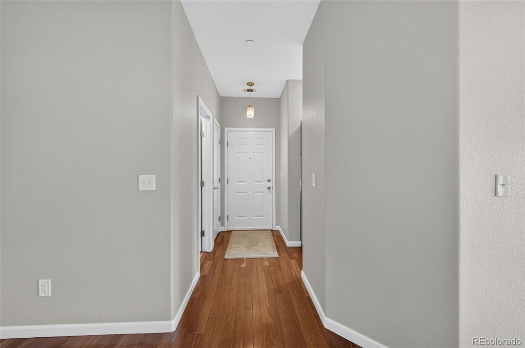 Image 5 of property listing at 7435 S Alkire Street 203, Littleton, CO 80127