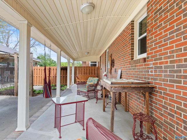 15652 Thompson Lane, Athens, AL 35611