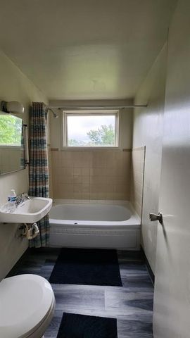 7703 E 50th Street, Kansas City, MO 64129