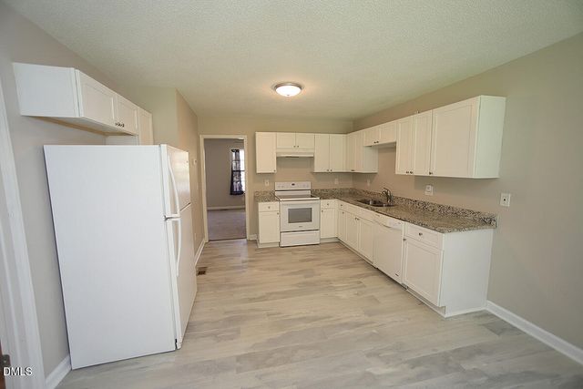 208 Wimbledon Court, Clayton, NC 27520