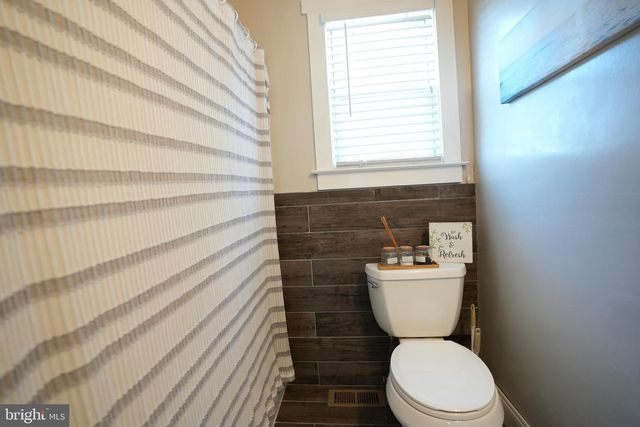 427 AUSTIN AVE, Barrington, NJ 08007