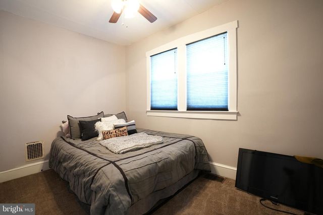 427 AUSTIN AVE, Barrington, NJ 08007