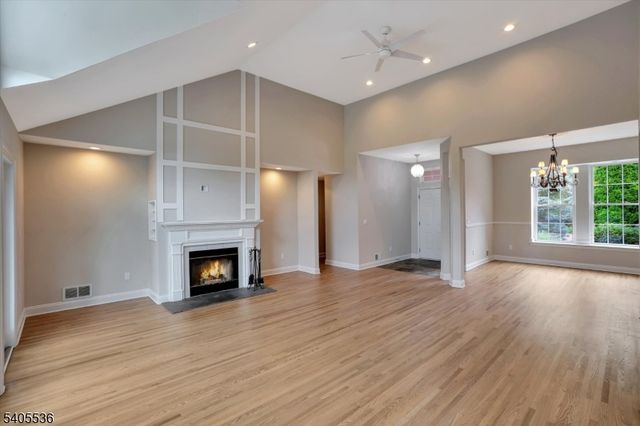 2 Post Oak Ct, Hardyston Twp., NJ 07419