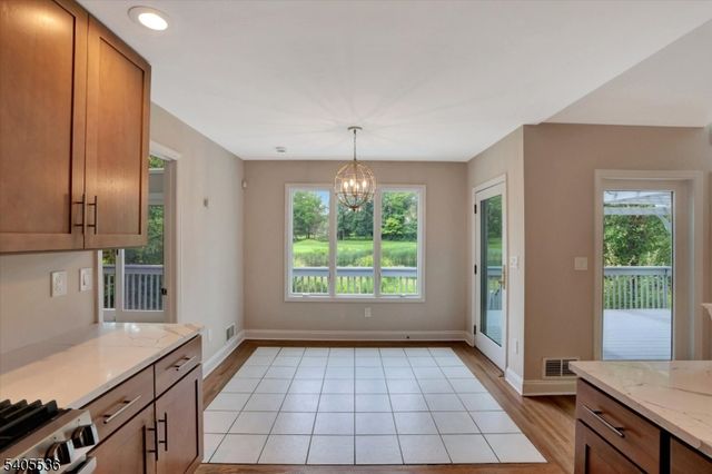 2 Post Oak Ct, Hardyston Twp., NJ 07419