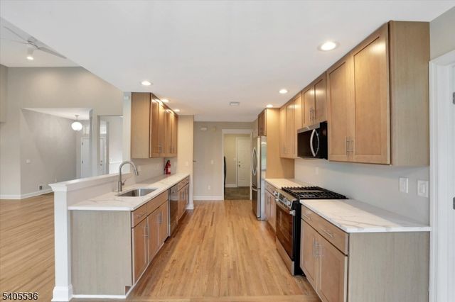 2 Post Oak Ct, Hardyston Twp., NJ 07419