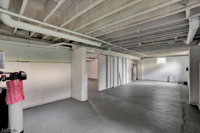 2 Post Oak Ct, Hardyston Twp., NJ 07419