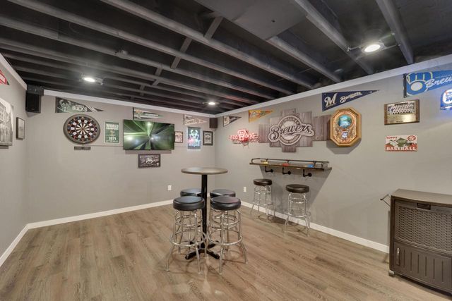 2969 W Bridge STREET, Greenfield, WI 53221