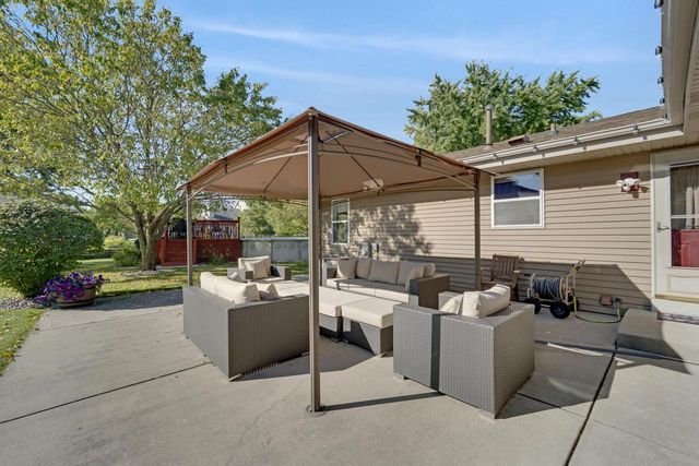 2969 W Bridge STREET, Greenfield, WI 53221
