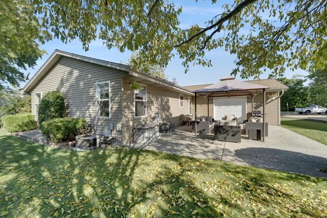 2969 W Bridge STREET, Greenfield, WI 53221