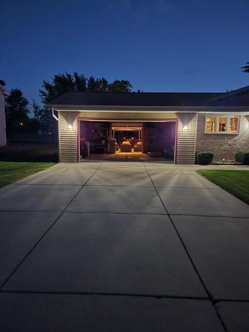 2969 W Bridge STREET, Greenfield, WI 53221