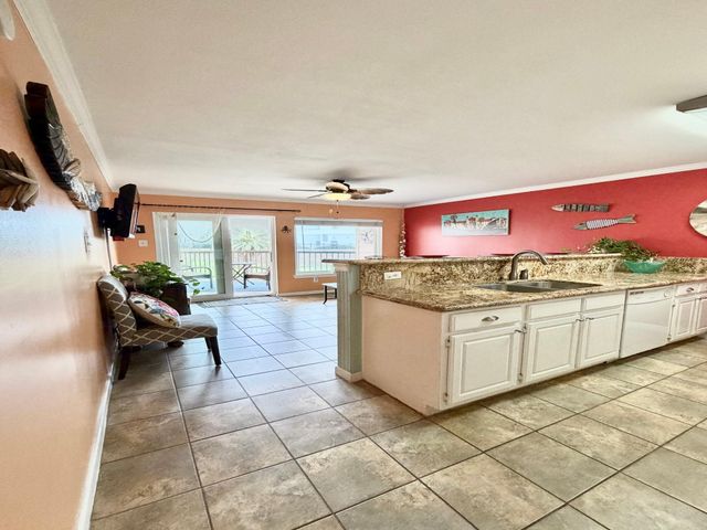 9520 Seawall Boulevard 111, Galveston, TX 77554