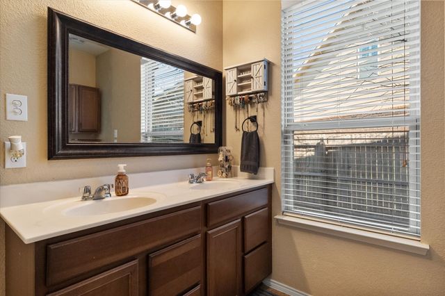 2904 Big Horn Bluff Court, Fort Worth, TX 76108