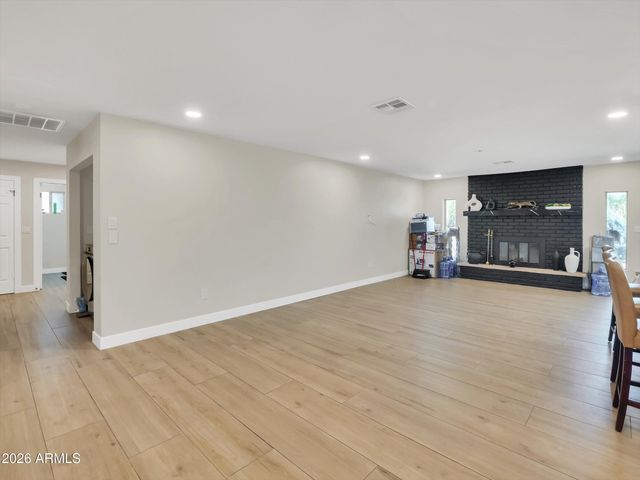 5122 W FALLEN LEAF Lane, Glendale, AZ 85310