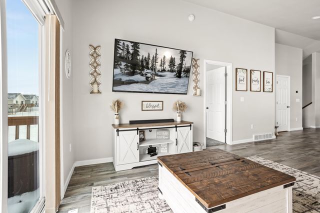 1011 Barnes Drive W, West Fargo, ND 58078