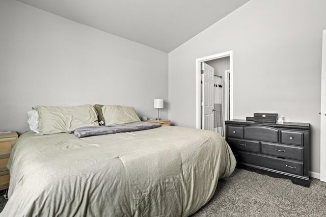 1011 Barnes Drive W, West Fargo, ND 58078