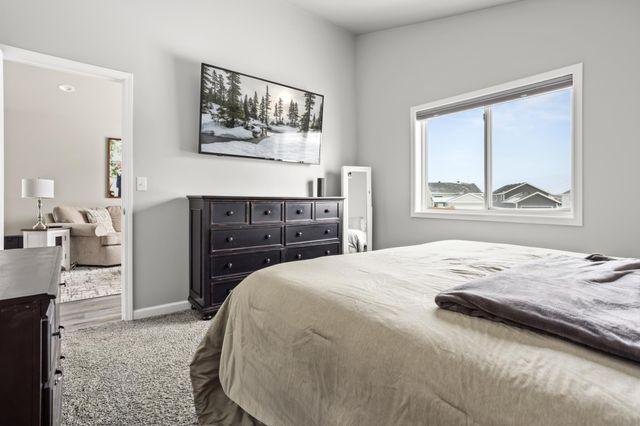 1011 Barnes Drive W, West Fargo, ND 58078