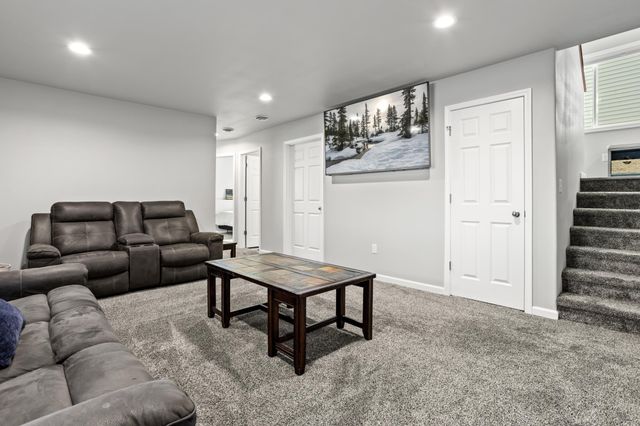 1011 Barnes Drive W, West Fargo, ND 58078