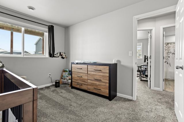 1011 Barnes Drive W, West Fargo, ND 58078