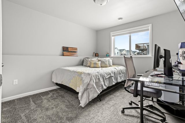 1011 Barnes Drive W, West Fargo, ND 58078