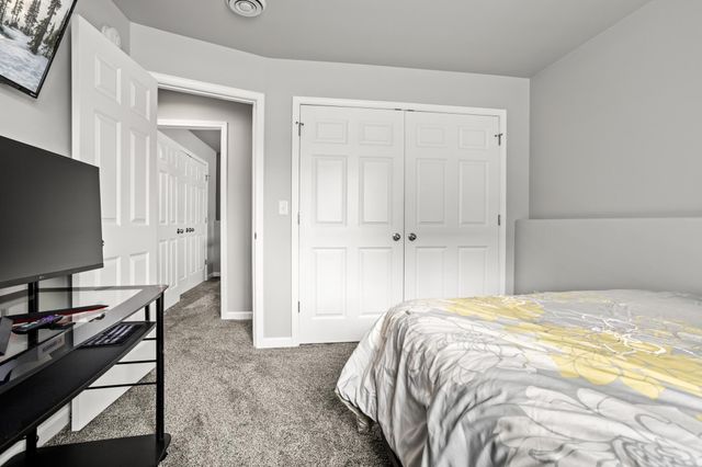 1011 Barnes Drive W, West Fargo, ND 58078