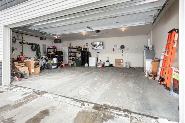 1011 Barnes Drive W, West Fargo, ND 58078