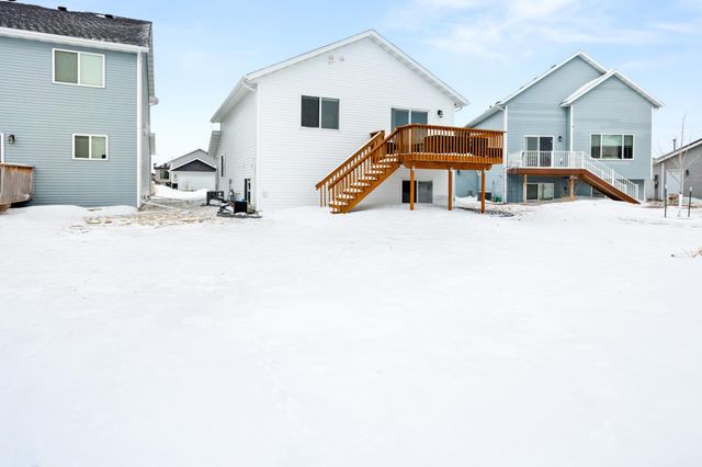 1011 Barnes Drive W, West Fargo, ND 58078
