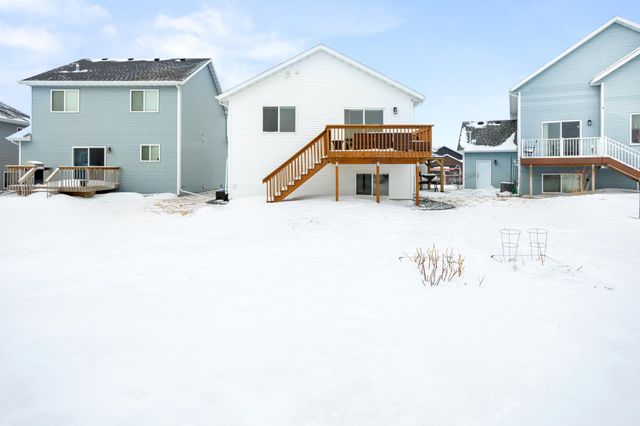 1011 Barnes Drive W, West Fargo, ND 58078