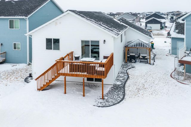 1011 Barnes Drive W, West Fargo, ND 58078