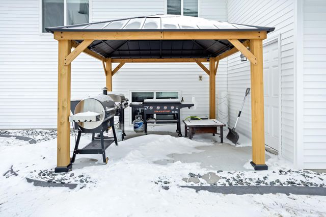 1011 Barnes Drive W, West Fargo, ND 58078