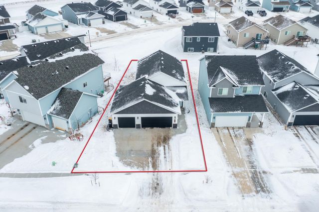 1011 Barnes Drive W, West Fargo, ND 58078