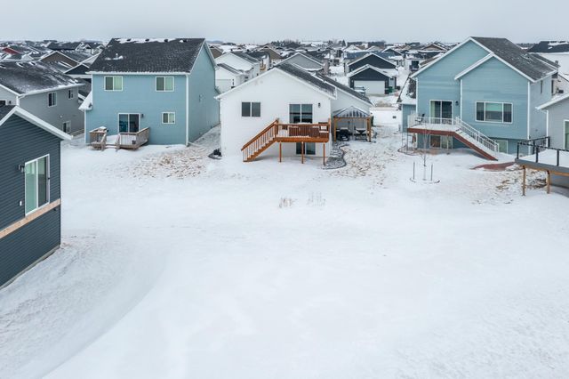 1011 Barnes Drive W, West Fargo, ND 58078