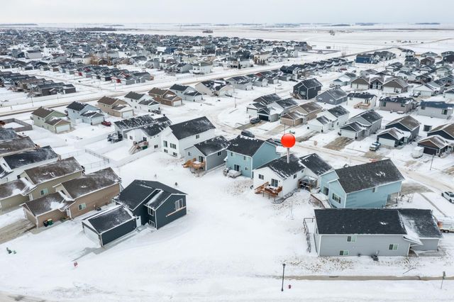 1011 Barnes Drive W, West Fargo, ND 58078