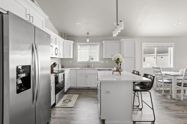 1011 Barnes Drive W, West Fargo, ND 58078