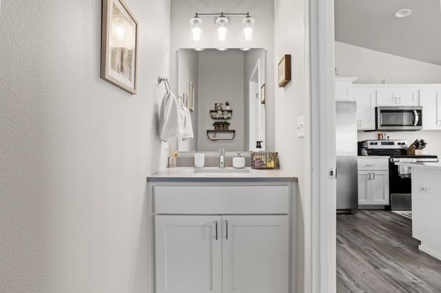 1011 Barnes Drive W, West Fargo, ND 58078