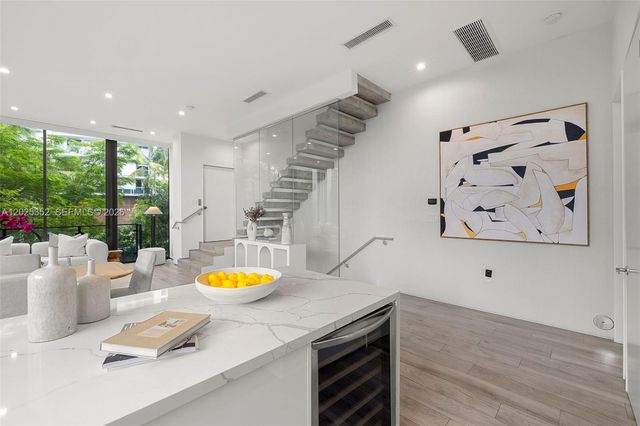 1525 Bay Road, Miami Beach, FL 33139