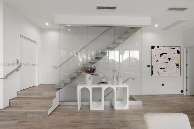 1525 Bay Road, Miami Beach, FL 33139
