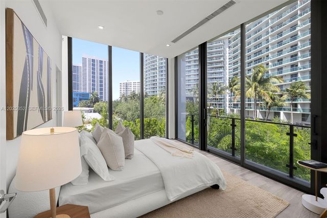 1525 Bay Road, Miami Beach, FL 33139