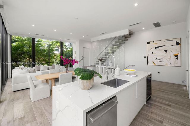 1525 Bay Road, Miami Beach, FL 33139