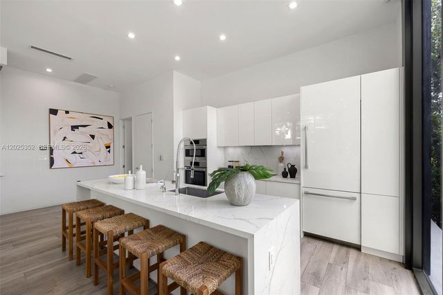 1525 Bay Road, Miami Beach, FL 33139