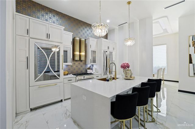 604 Glenwood Avenue, Mission, TX 78572