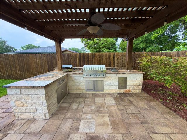 913 Cannan Drive, Angleton, TX 77515