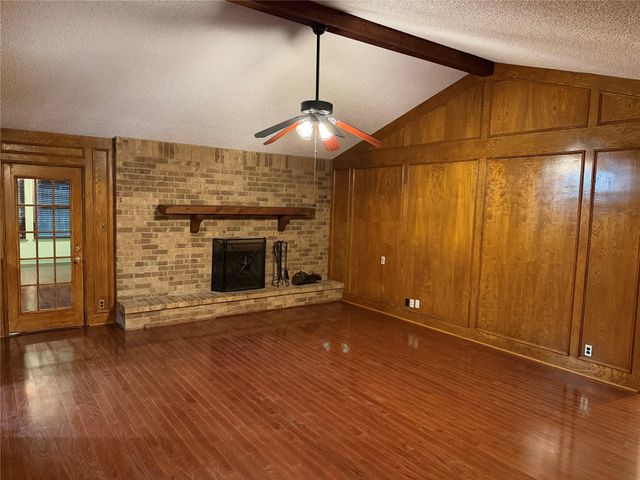 913 Cannan Drive, Angleton, TX 77515