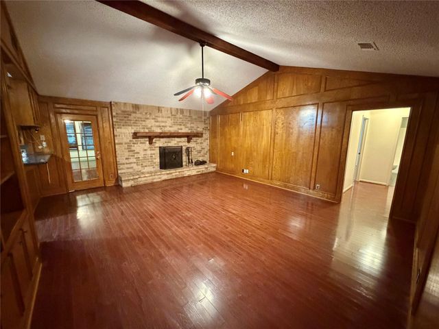 913 Cannan Drive, Angleton, TX 77515